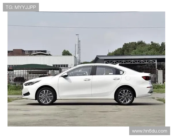 10万出头的合资家轿,外观酷似玛莎,油耗不到4毛,带你看起亚K3 10万出头的合资家轿,外观酷似玛莎,油耗不到4毛,带你看起亚K3